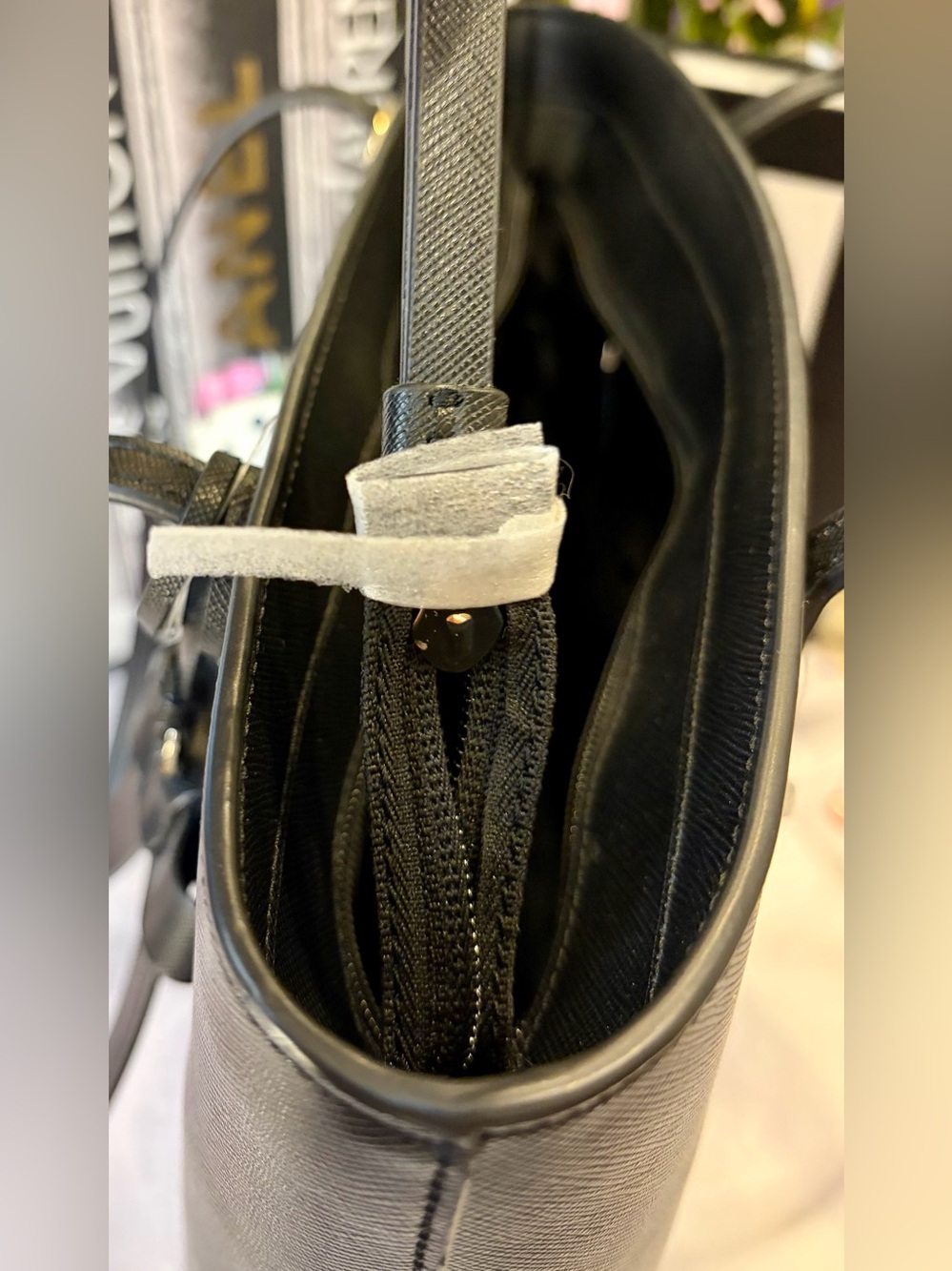 NWOT KATE SPADE Black Leather Canvas
Tote & flower bouquet bag charm/key fob๐ค๐ - Picture 7 of 16